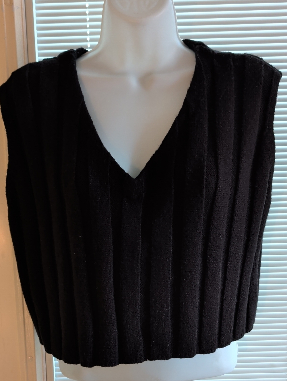 Forever 21 Black Ribbed V-Neck Sweater Vest Size M